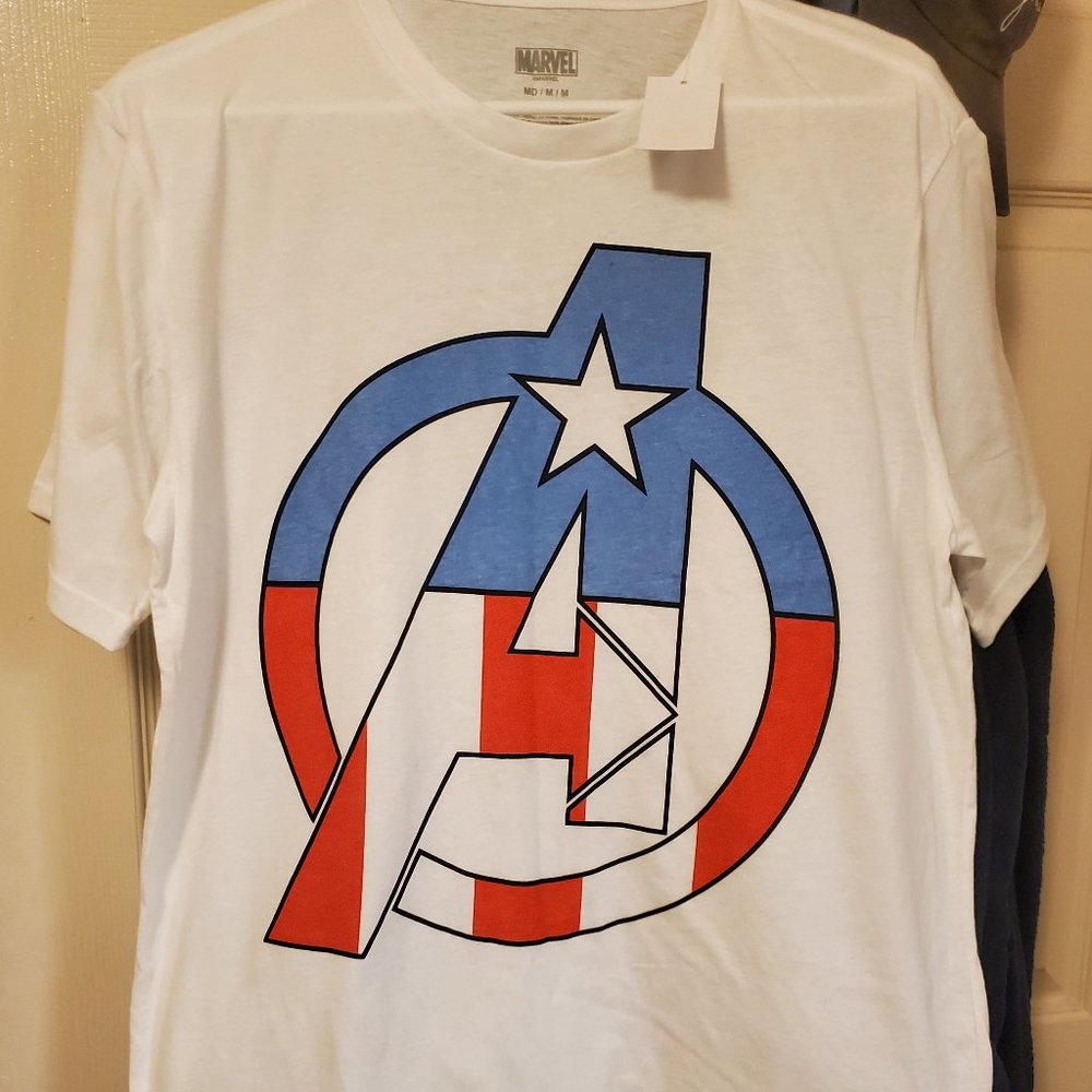 Avengers flag logo tee mens size M